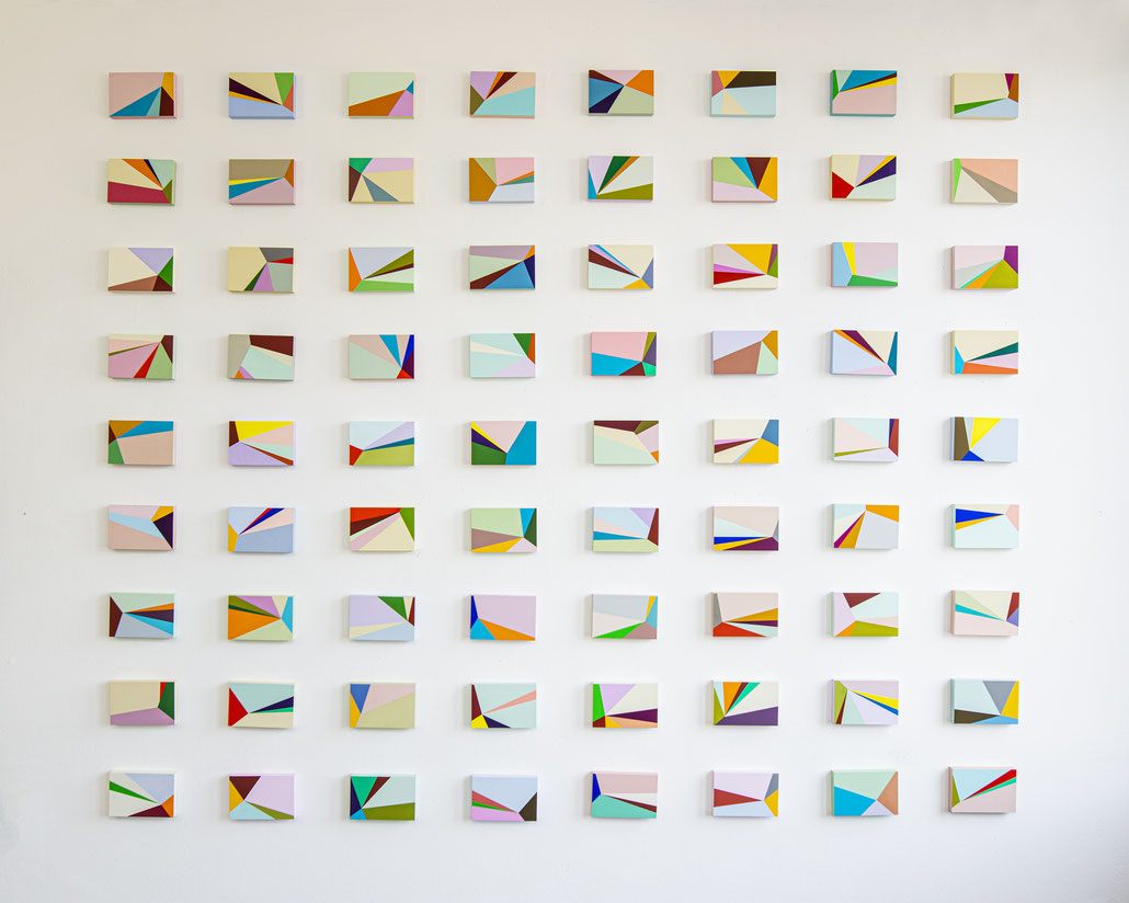 tangram 72 aus 184 (variabel) , je 10,0 x 15,0 x 2,3 cm, gesamt ca 171,0 x 211,5 cm, gouache auf pdf, 2022 u. 2023