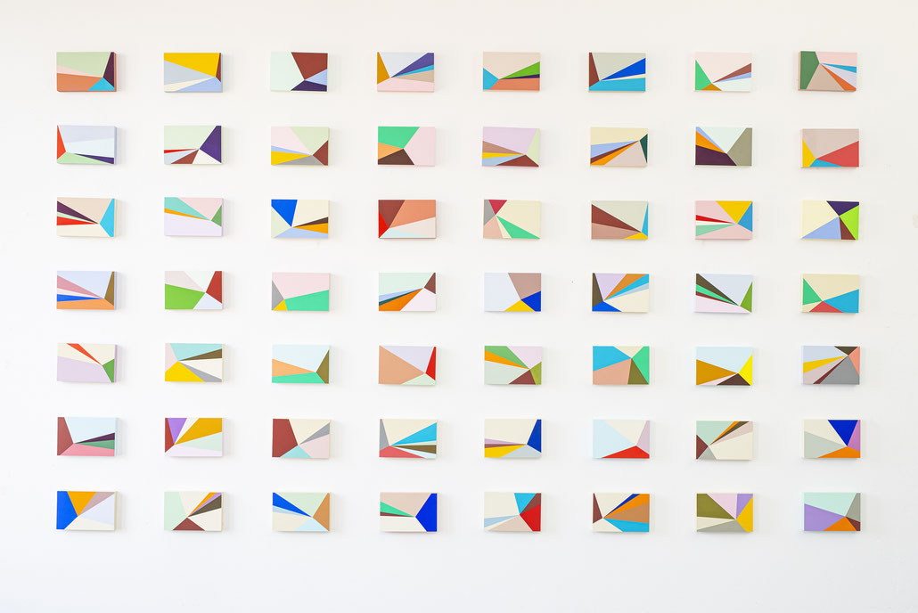 tangram 56 aus 184 (variabel), je 10,0 x 15,0 x 2,3 cm, gesamt 129,5 x 211,5 cm, Gouache auf MDF, 2022 u. 2023