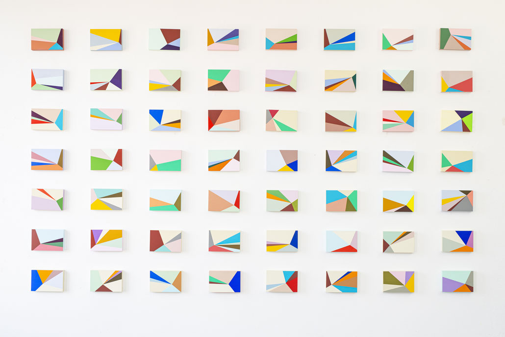 tangram 56 aus 184 (variabel), je 10,0 x 15,0 x 2,3 cm, gesamt 129,5 x 211,5 cm, gouache auf pdf, 2022 u. 2023