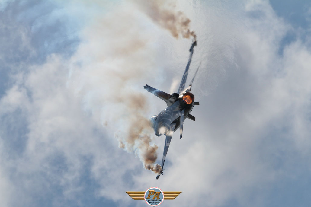 F-16 Solo Display Belge