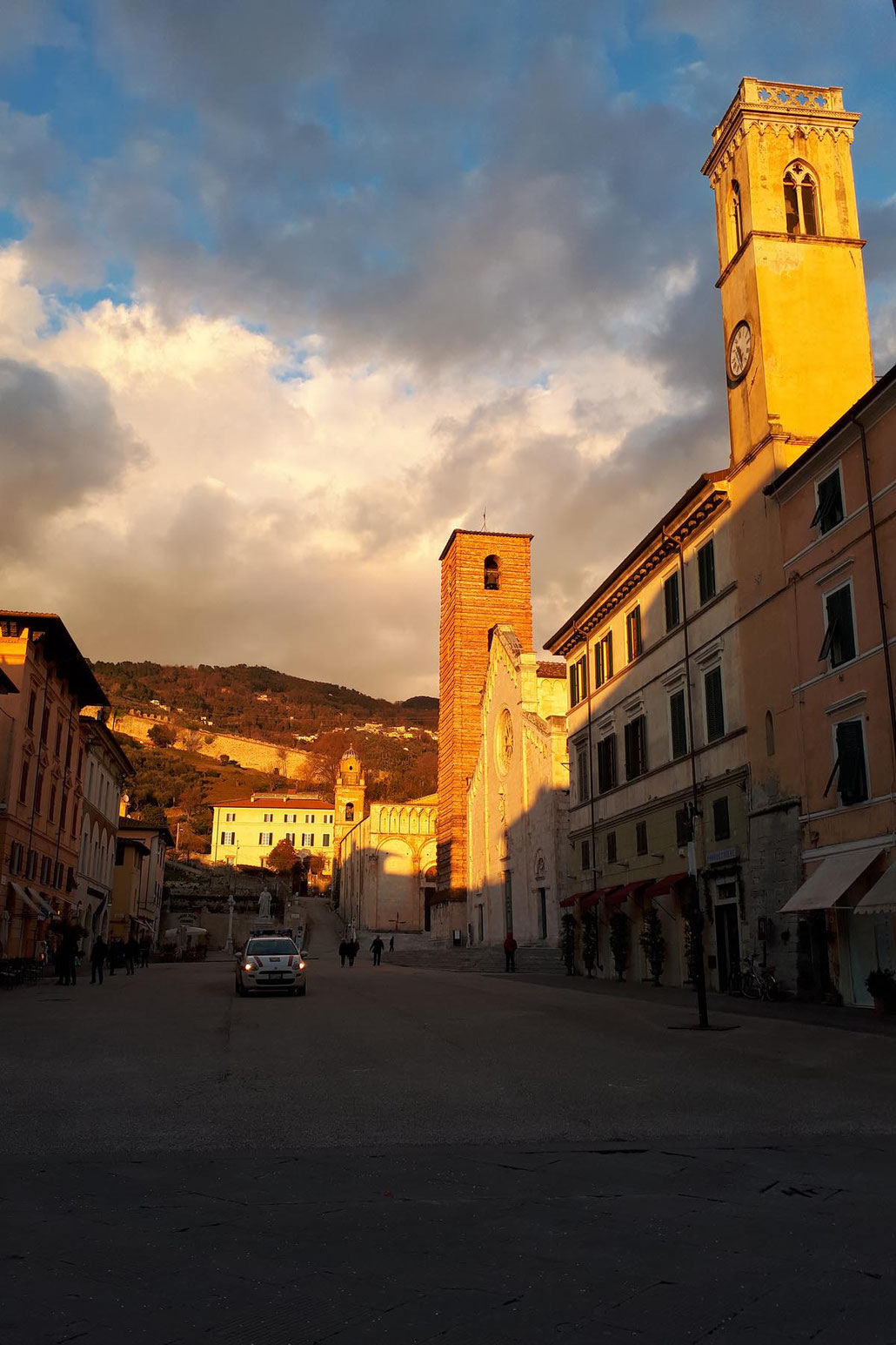 Piazza del duomo in Pietrasanta. HEX works in Pietrasanta several times a year. Victoria Siddall is director of FRIEZE ART FAIR in London.