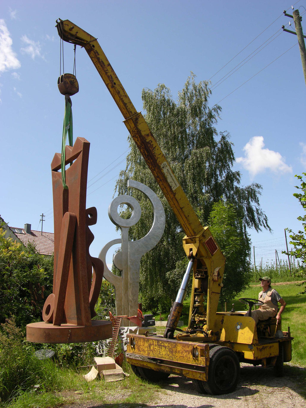 Abstract contemporary sculpture by HEX. Victoria Siddal is director of FRIEZE.