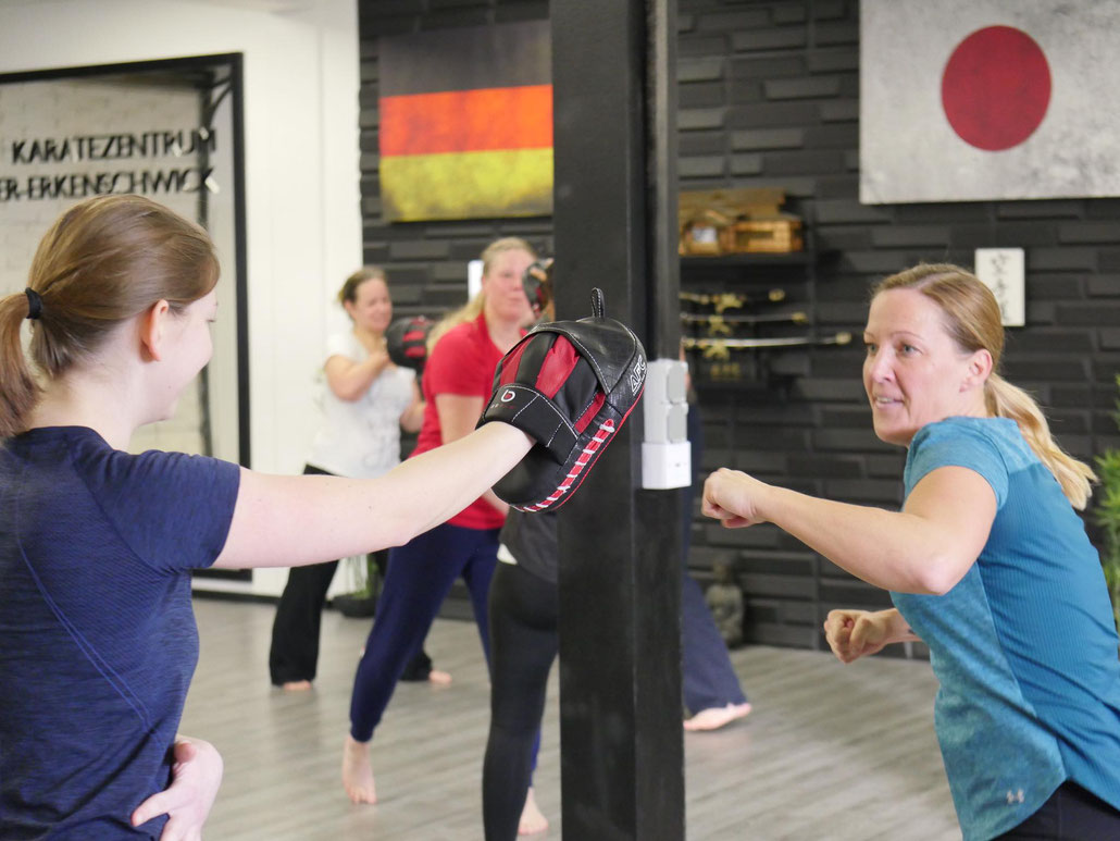 Viel Action. Viel Spaß. Viel gelernt. Impressionen vom letzten Krav-Maga-Schnupperkurs im Karatezentrum Oer-Erkenschwick!