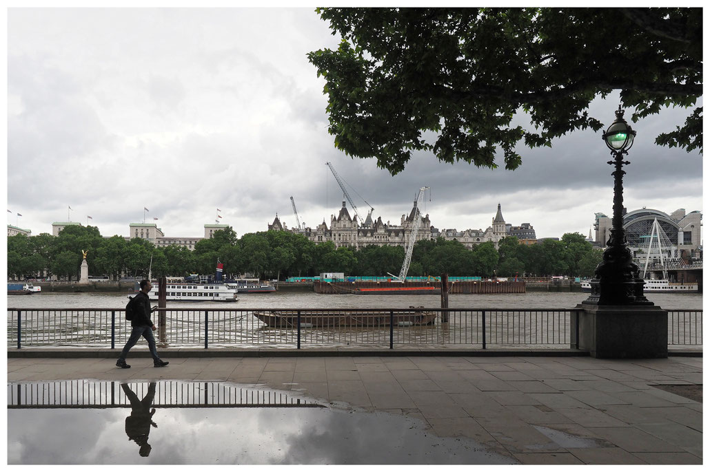 Blick auf das Ministry of Defence, Whitehall Gardens und der Bahnhof Charing Cross