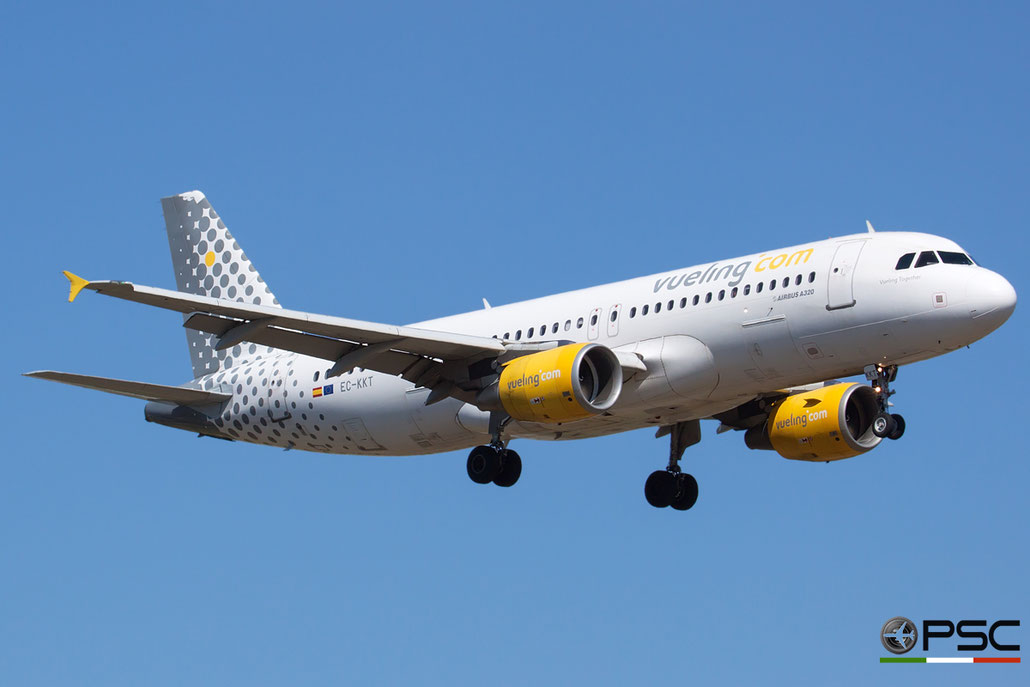 EC-KKT A320-214 3293 Vueling Airlines @ Bologna Airport 16.09.2015 © Piti Spotter Club Verona