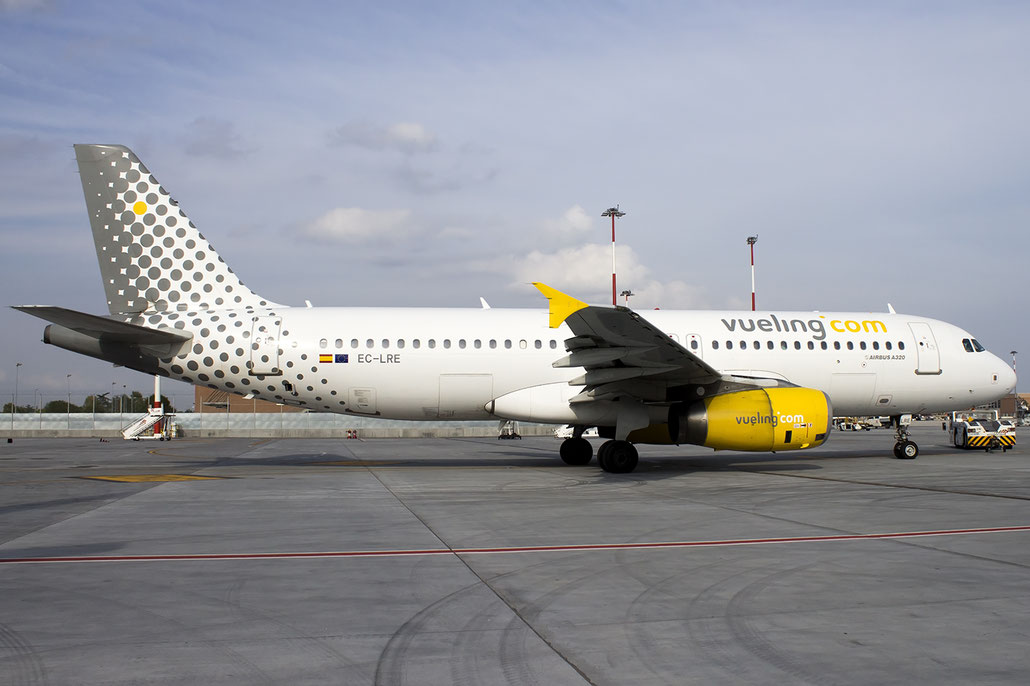 EC-LRE A320-232 1914 Vueling Airlines @ Basel Airport 09.2015 © Piti Spotter Club Verona