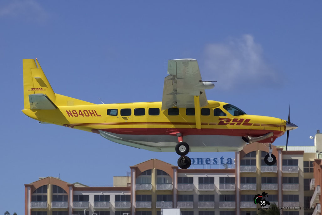 N940HL Cessna 208B 208B-2355 Air St. Kitts & Nevis @ Sint Maarten Airport 05.03.2016 © Piti Spotter Club Verona