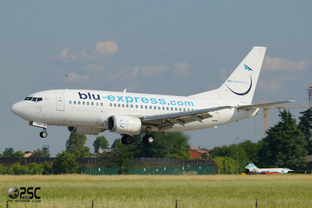 I-BPAL B737-5K5 24927/1968 Blu-Express