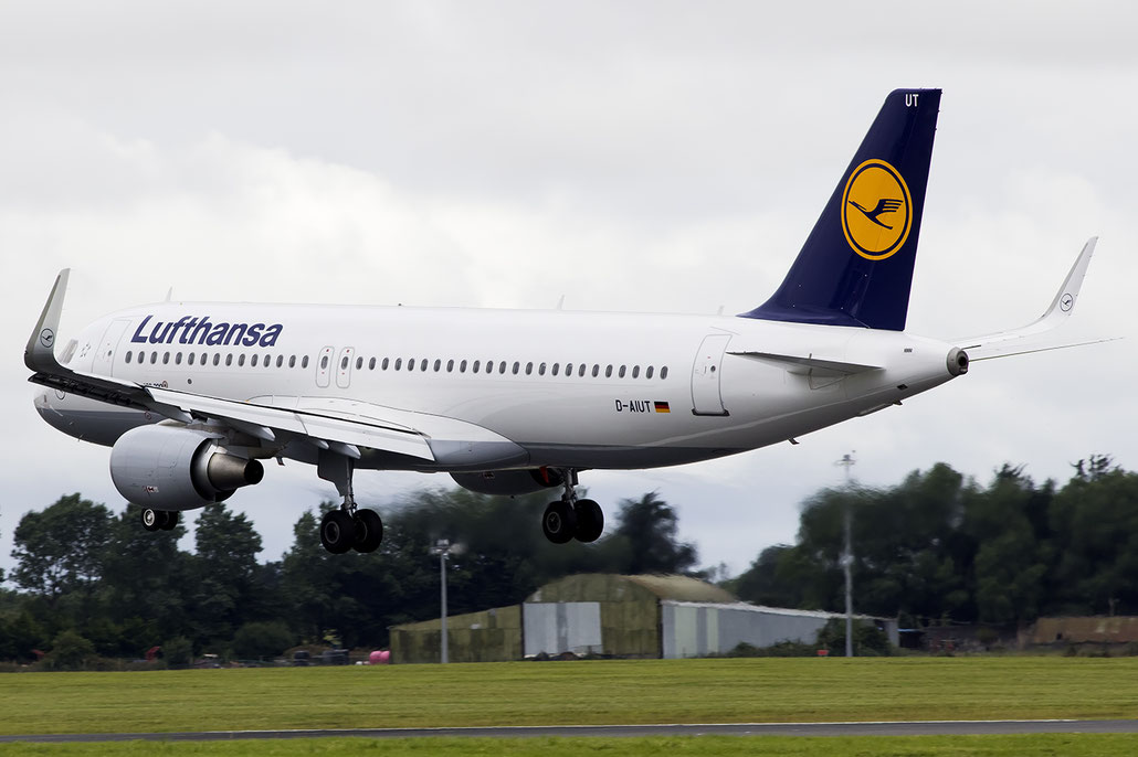 D-AIUT A320-214 7115 Lufthansa @ Dublin Airport 14.08.2016  © Piti Spotter Club Verona