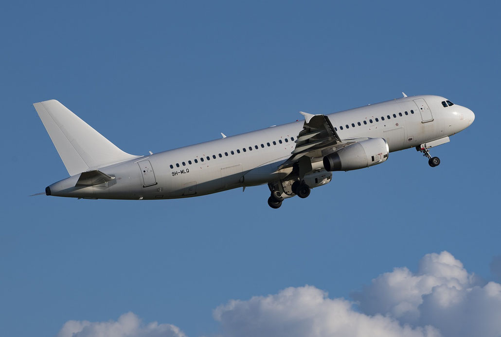 9H-MLQ  A320-232  4223  Avion Express Malta @ Aeroporto di Verona  09 2022 © Piti Spotter Club Verona
