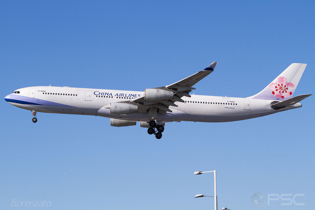 B-18805 A340-313X 415 China Airlines @ London Heathrow Airport 2010 © Piti Spotter Club Verona