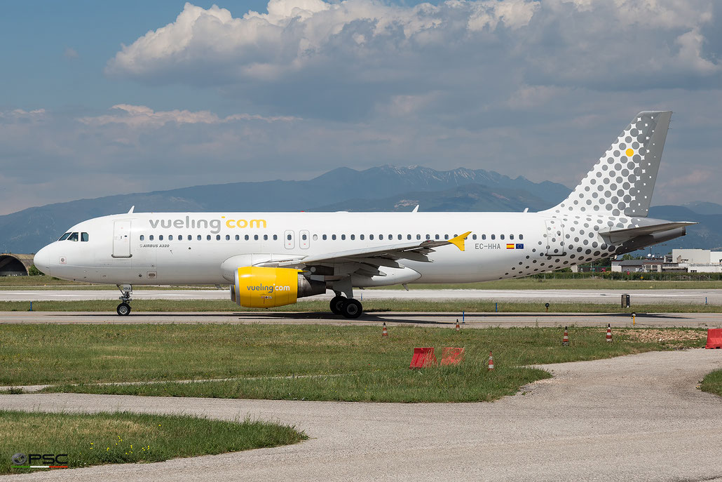 EC-HHA A320-214 1221 Vueling Airlines @ Aeroporto di Verona - 2016 © Piti Spotter Club Verona (03.05.2016)