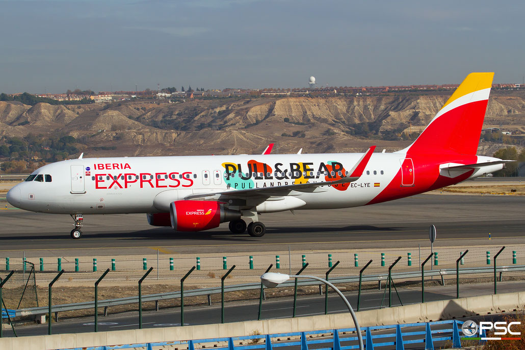 EC-LYE A320-216 5729 Iberia Express @ Madrid Airport 23.11.2017 © Piti Spotter Club Verona