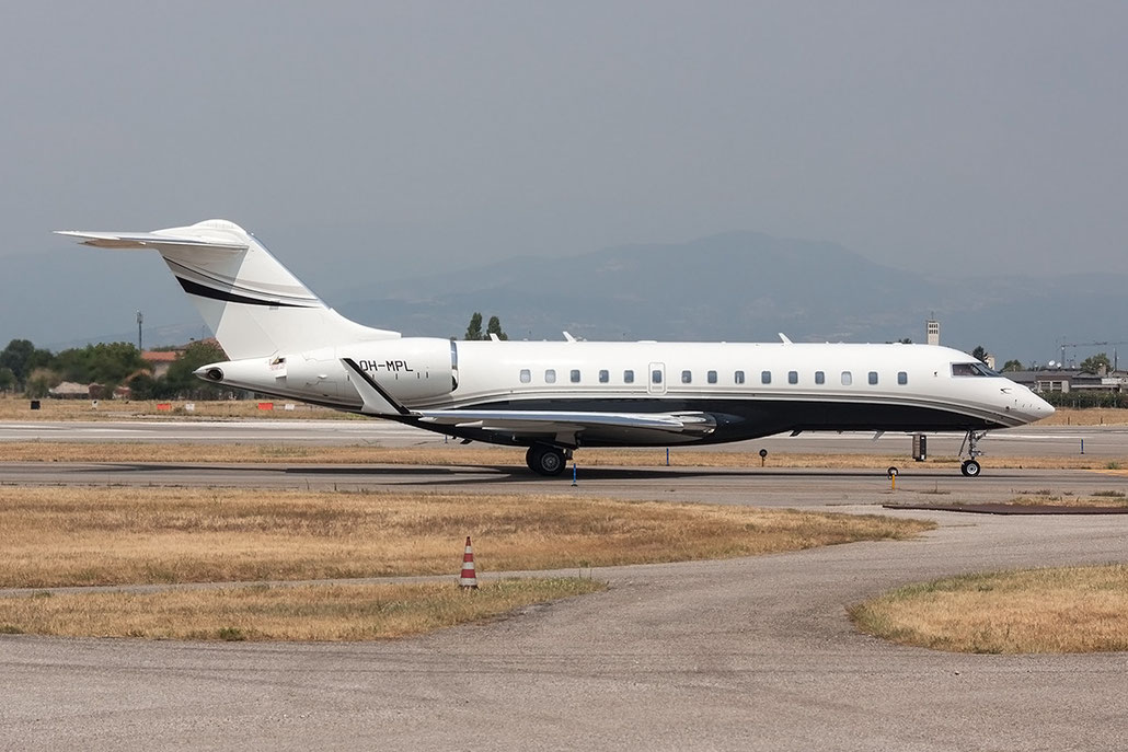 OH-MPL Global 6000 9553 Airfix Aviation Oy @ Aeroporto di Verona © Piti Spotter Club Verona