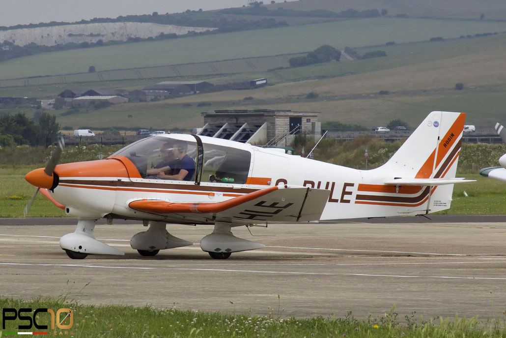 G-BHLE : Robin DR400/180 Régent · Serial #: 1466 @ Brighton City Airport ©  2022 Piti Spotter Club Verona