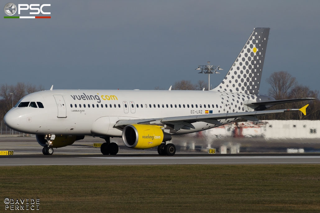 EC-LRZ A319-112 3700 Vueling Airlines @ Munich Airport 13.12.2015 © Piti Spotter Club Verona