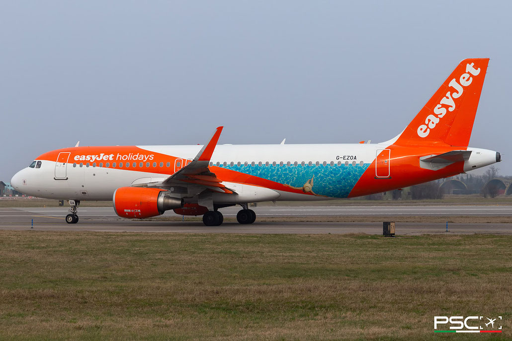 G-EZOA Airbus A320-214 6412 cfm56-5B4/3 easyJet 2014 "easyJet Holidays" © Piti Spotter Club Verona