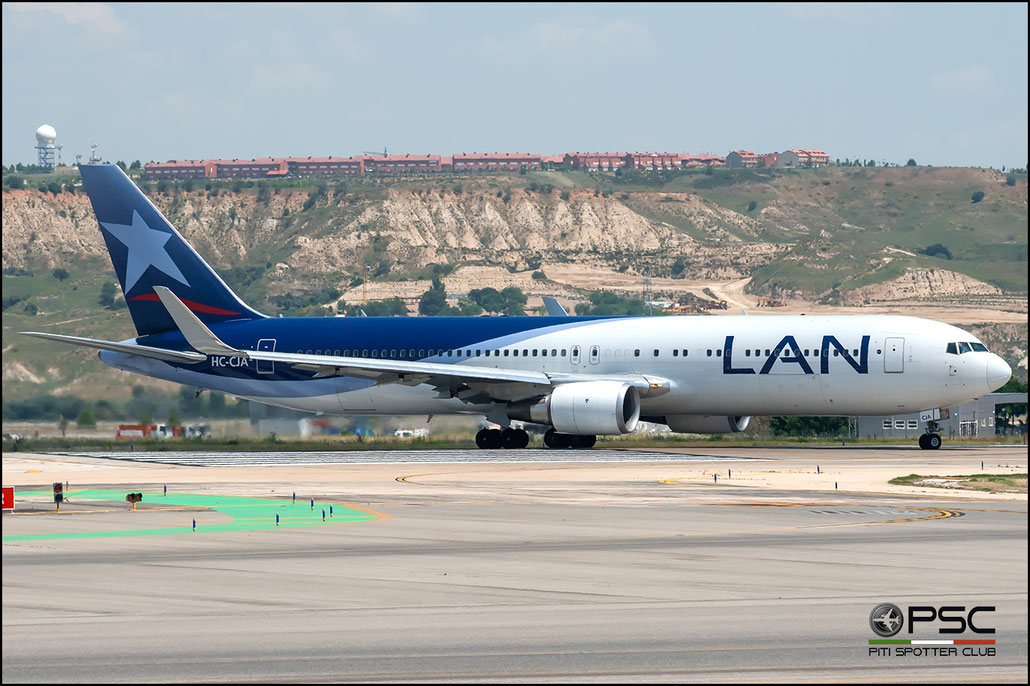 HC-CJA B767-316ER 35698/973 LAN Ecuador @ Madrid Airport 2011 © Piti Spotter Club Verona
