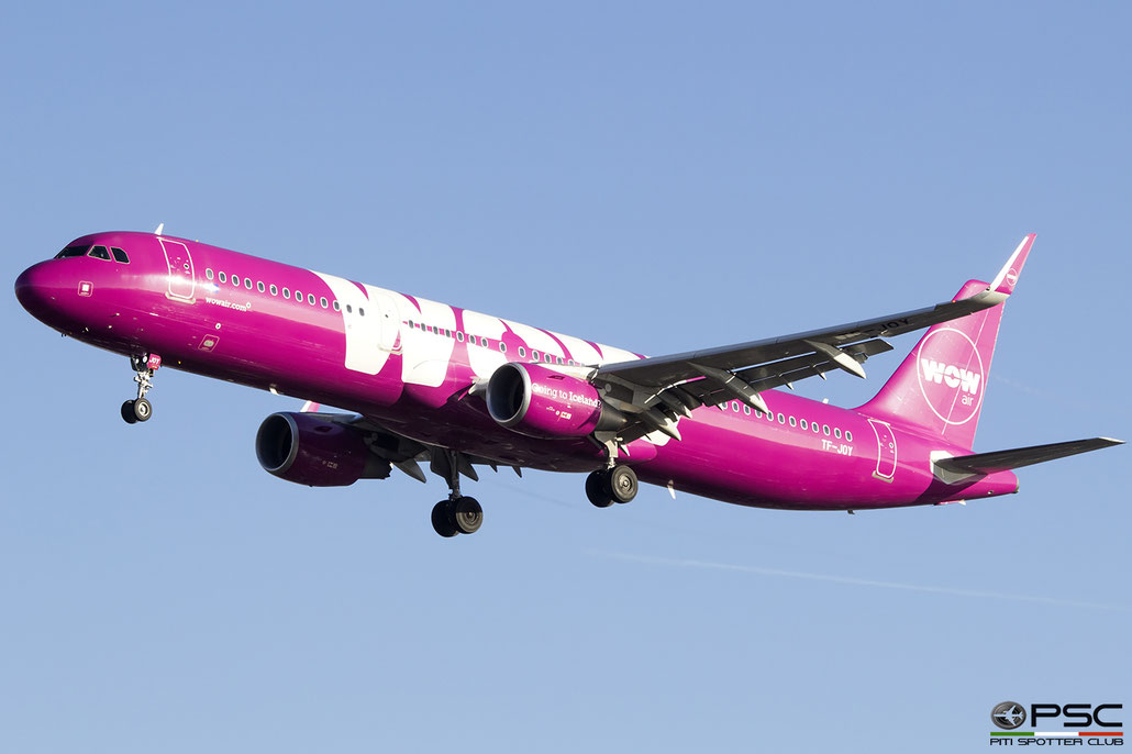 TC-JOY Airbus A321-211 7433  cfm56-5B3/3  WOW Air 2016 @ London Gatwick 02 2019 © Piti Spotter Club Verona
