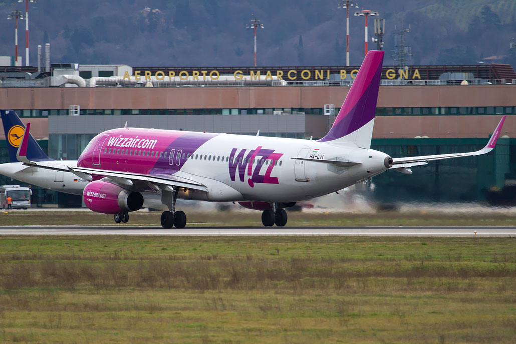HA-LYI A320-232 6352 Wizz Air @ Bologna Airport 18.02.2016 © Piti Spotter Club Verona