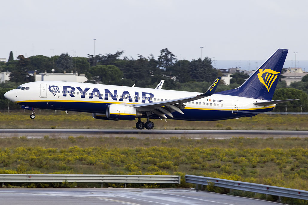 EI-DWT B737-8AS 33626/2489 Ryanair @ Bari Airport 10.11.2016 © Piti Spotter Club Verona