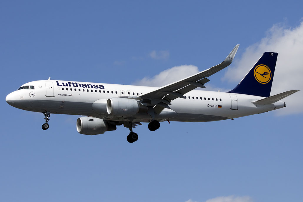 D-AIUD A320-214 6033 Lufthansa @ London Heathrow Airport 13.05.2015  © Piti Spotter Club Verona