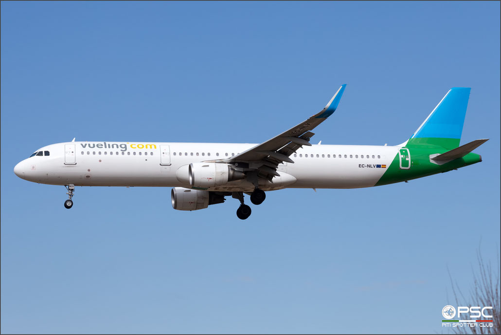 EC-NLV A321-211 6454 Vueling Airlines @ Barcelona 04.2023 © Piti Spotter Club Verona