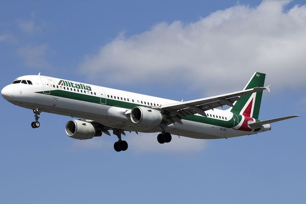 EI-IXJ A321-112 959 Alitalia @ London Heathrow Airport 13.05.2015 © Piti Spotter Club Verona