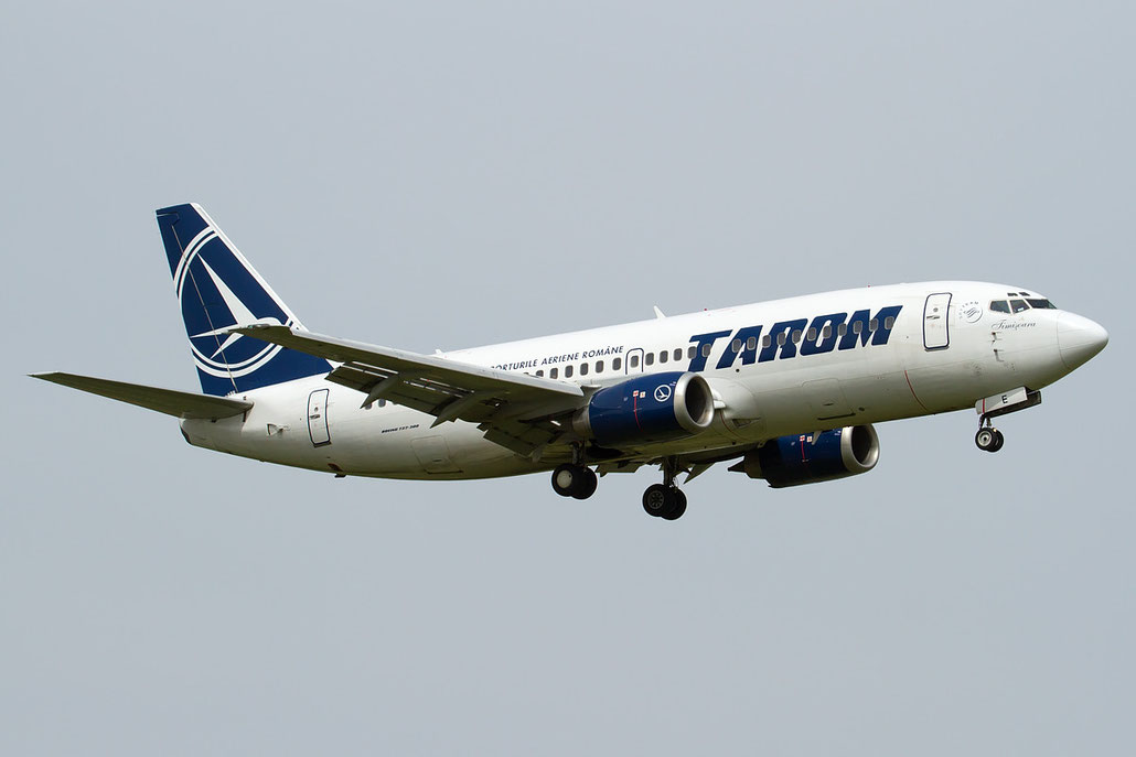YR-BGE B737-38J 27395/2671 TAROM - Transporturile Aeriene Romane