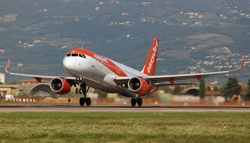 G-EZOM A320-214 6587 easyJet @ Aeroporto di Verona 10.2018  © Piti Spotter Club Verona