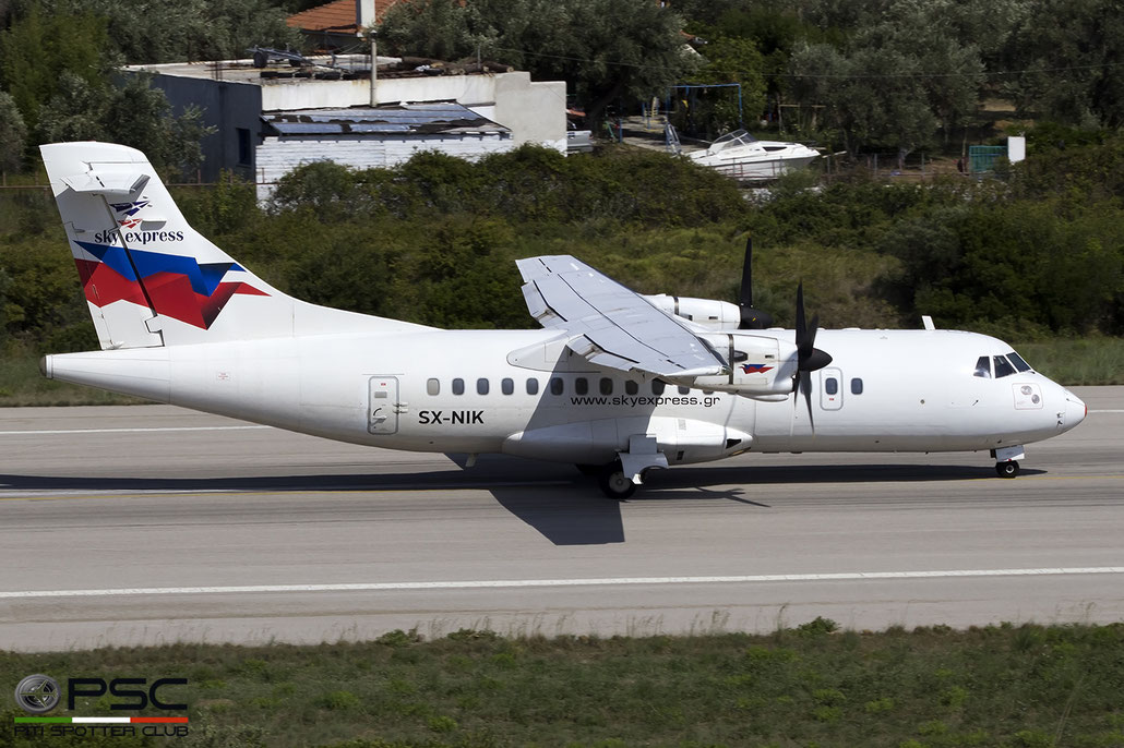 SX-NIK ATR42-320 291 Sky Express @ Skiathos Airport 07.2017 © Piti Spotter Club Verona