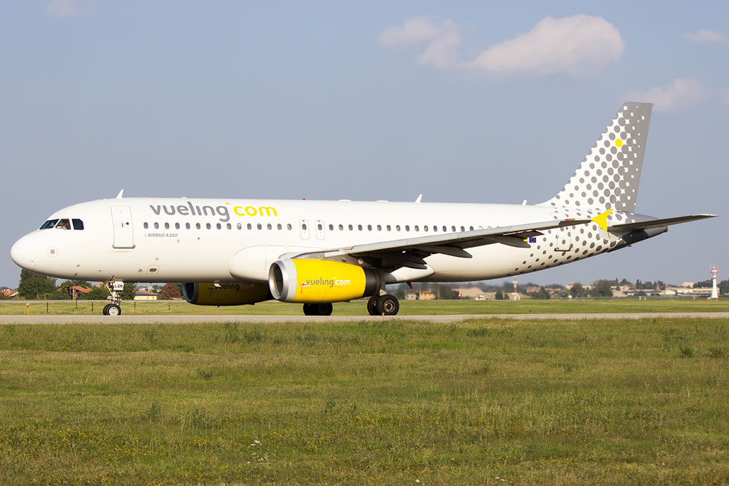 EC-LQN A320-232 2168 Vueling Airlines @ Bologna Airport 07.09.2014 © Piti Spotter Club Verona