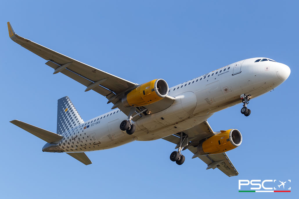 EC-OKG Airbus A320-232 7725  V2527-A5  Vueling (Aviation Capital Group) 2017  @ Barcellona BCN 09 2025 © Piti Spotter Club Verona
