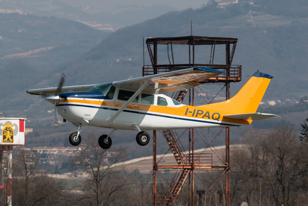 I-IPAQ (new livery) - Cessna TU206G T206 U20604390 @ Aeroporto Verona Boscomantico © Piti Spotter Club Verona