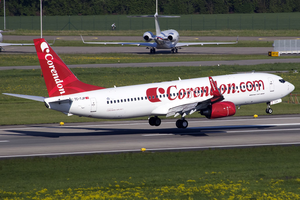 TC-TJP B737-8BK 33022/1672 Corendon Airlines @ Zurich Airport 05.2016 © Piti Spotter Club Verona