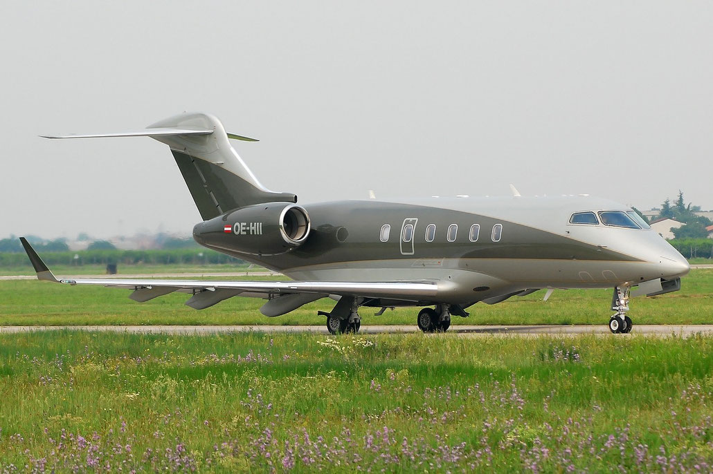 OE-HII CL-300 20111 Amira Air GmbH  Opf Niki Lauda