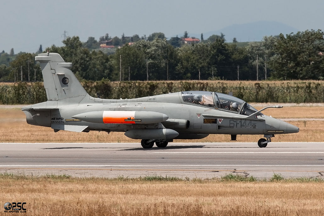 MM55076  61-144  MB339CD  6880/208/CD015  212° Gruppo SV @ Aeroporto di Verona   © Piti Spotter Club Verona