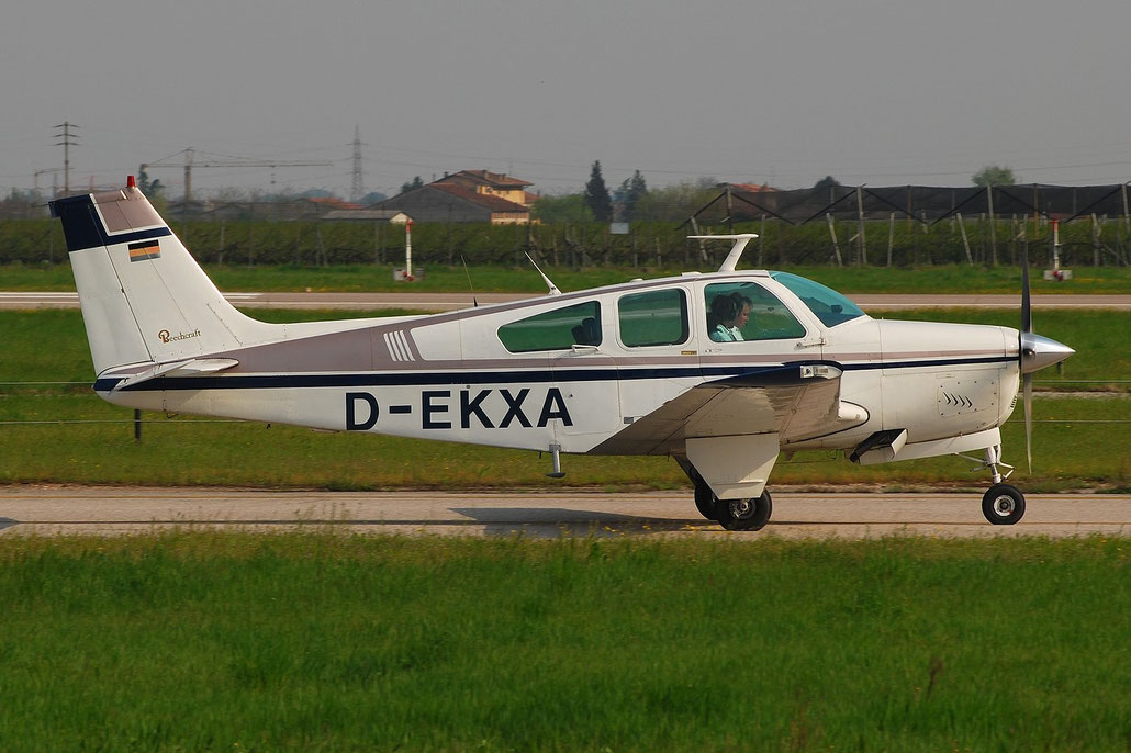 D-EKXA Beech F33C Bonanza BE33 CJ-29 @ Aeroporto di Verona © Piti Spotter Club Verona