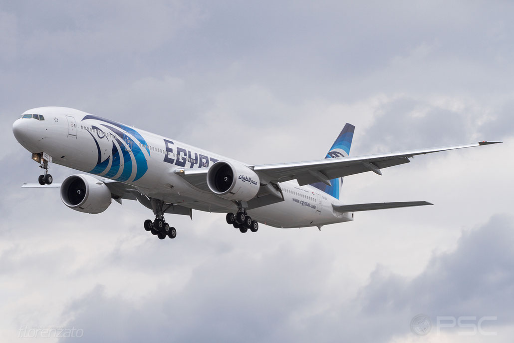 SU-GDL B777-36NER 38284/850 EgyptAir @ London Heathrow Airport 2010 © Piti Spotter Club Verona