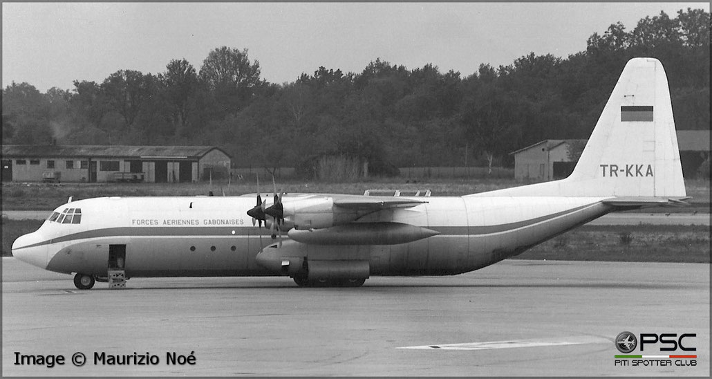 TR-KKA Lockheed L-100-30 Hercules 4582  501-D22A  Forces Aériennes Gabonaises 1975  © collezione Maurizio Noè p.g.c. - Piti Spotter Club Verona