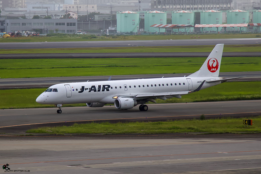 JA252J ERJ190STD 19000748 J-Air @ Osaka Itami 07.2023 © Piti Spotter Club Verona