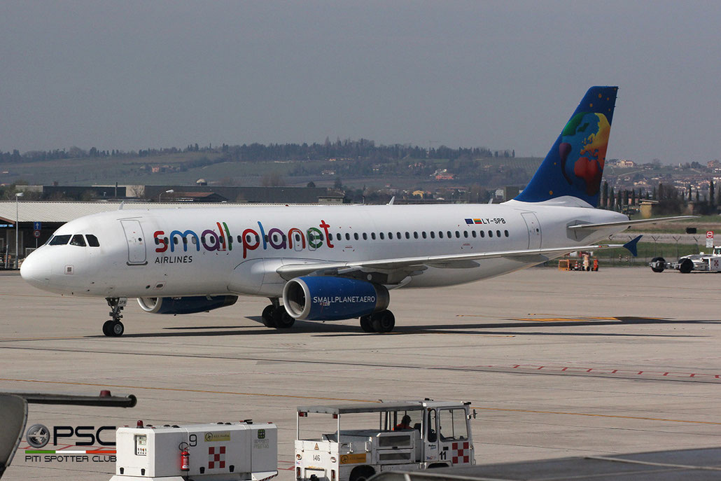 LY-SPB A320-232 2987 Small Planet Airlines @ Aeroporto di Verona © Piti Spotter Club Verona