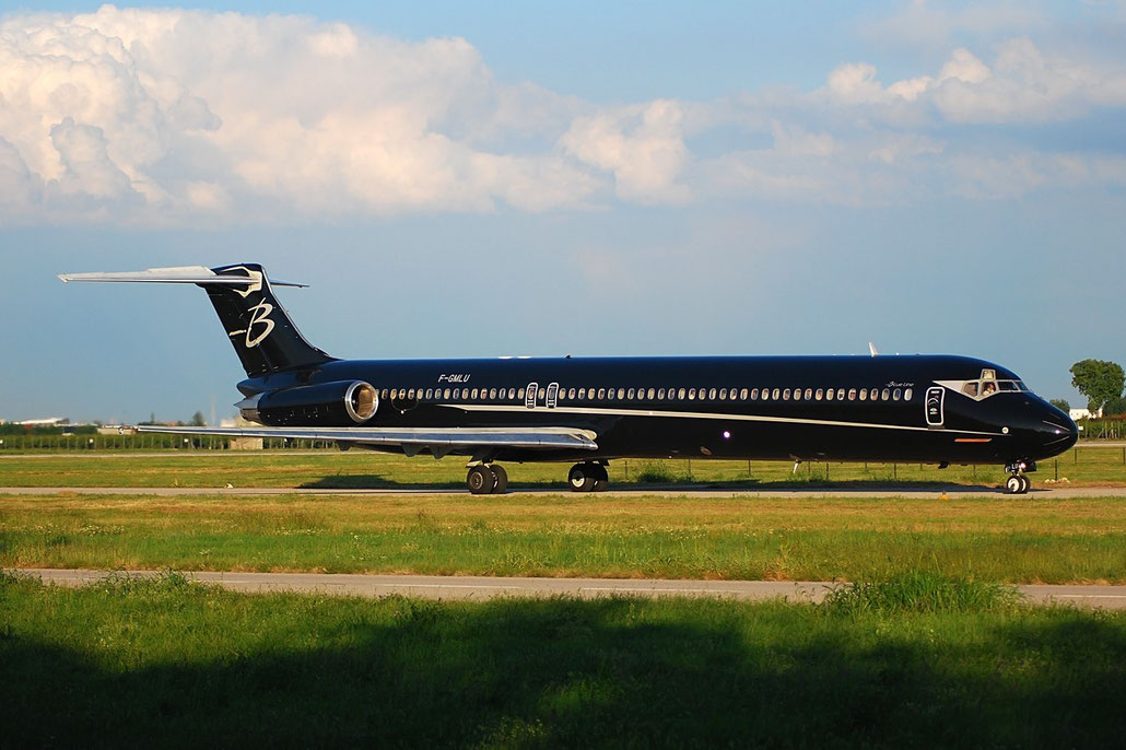 F-GMLU MD-83 49398/1332 Blue Line