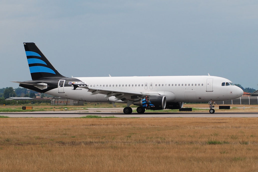 LY-ONL A320-214 4489 Small Planet Airlines @ Aeroporto di Verona © Piti Spotter Club Verona