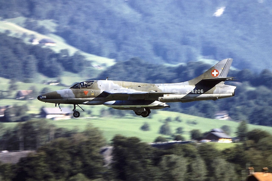 J-4206  Hunter T68 HABL-003207 to HB-RVV