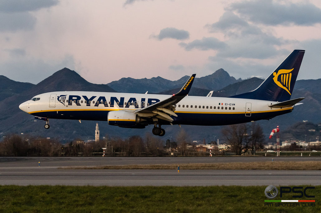 EI-EVM B737-8AS 40296/3983 Ryanair @ Bergamo Airport 05.01.2017 © Piti Spotter Club Verona
