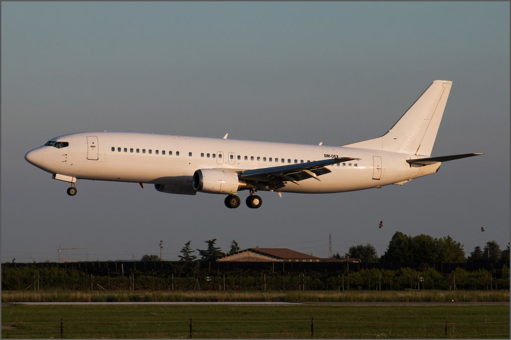 OM-DEX B737-46J 28867/2879 AirExplore
