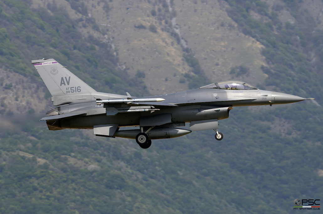 88-0516  AV  F-16CM-40-CF  1C-118  510th FS © Piti Spotter Club Verona 