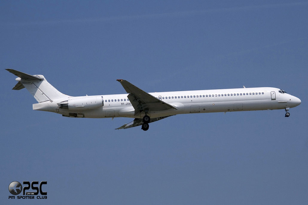 TF-JXA MD-82 49555/1402 Iceland Express jul05