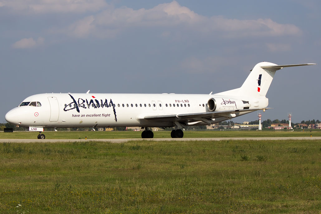 PH-LND Fokker 100 11320 Denim Air @ Bologna Airport 07.09.2014 © Piti Spotter Club Verona